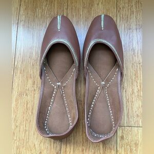 NWT Fabindia JUTI Jooti Embroidered SHOE FLIP-FLOPS HANDMADE Oak Brown LEATHER